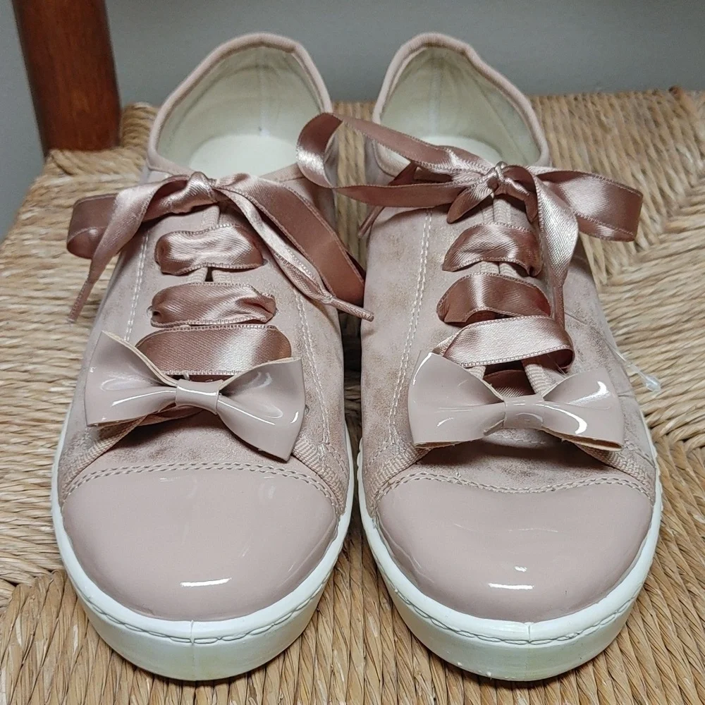 NWOB Mauve & Gold Shimmer André Sneakers Sz 41 euro 10 US